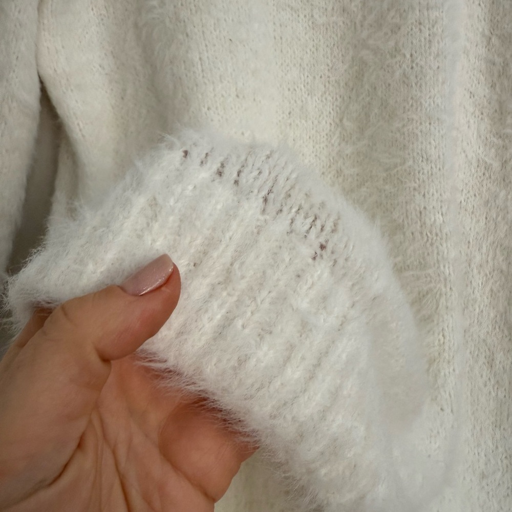Cozy White Turtleneck Sweater - Picture 3 of 8